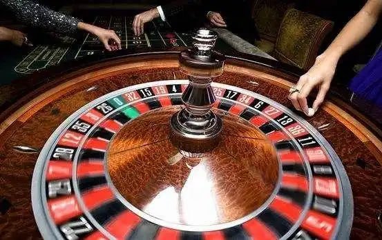 Layar pengaturan taruhan Medusa II dengan kontrol denominasi dan jumlah garis